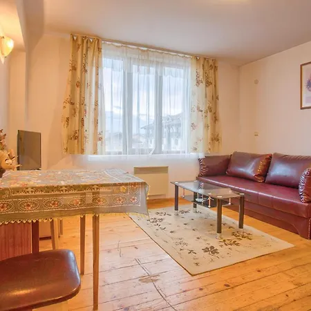 Cozy Colorful At The Foot Of The Mountain By Flat Mаnager 반스코